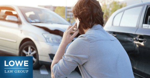 man talking with insurance company after a car crash